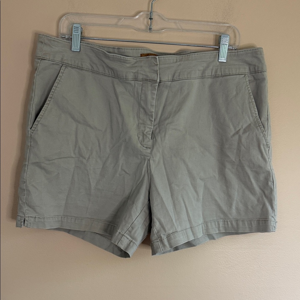 Women's Casual Cotton Bermuda Shorts in Tan